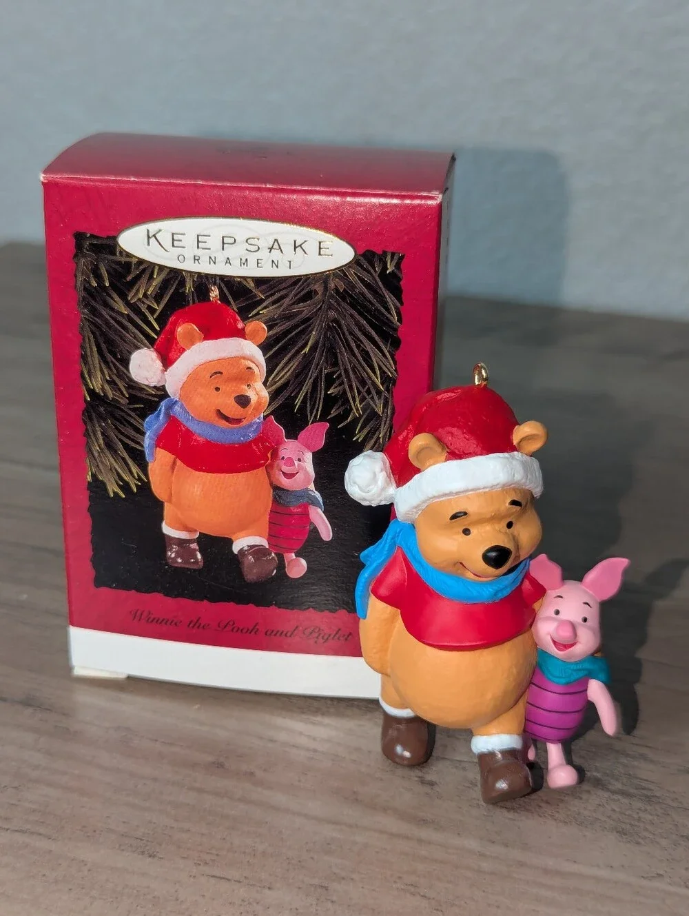 Hallmark 1996 Disney Winnie the Pooh and piglet ornament Xmas decor